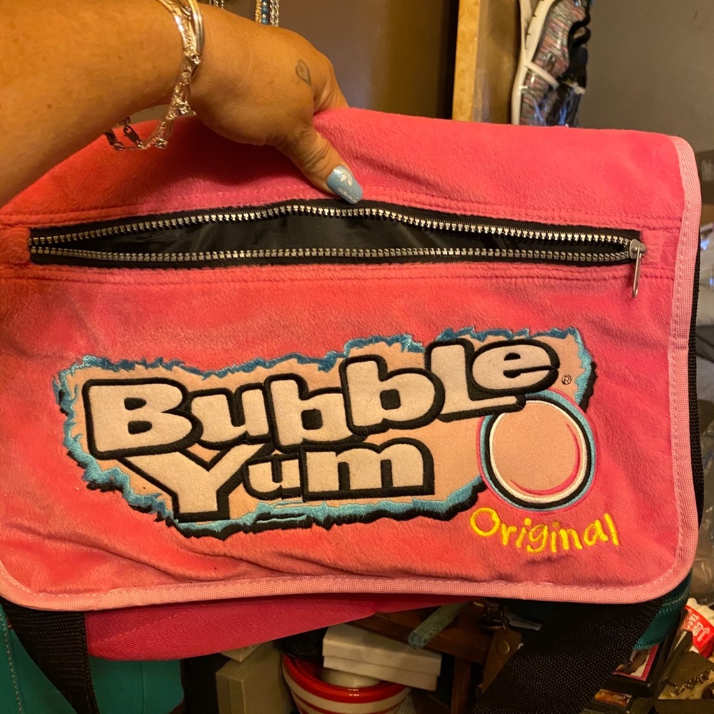 Bubble Yum pink carry bag